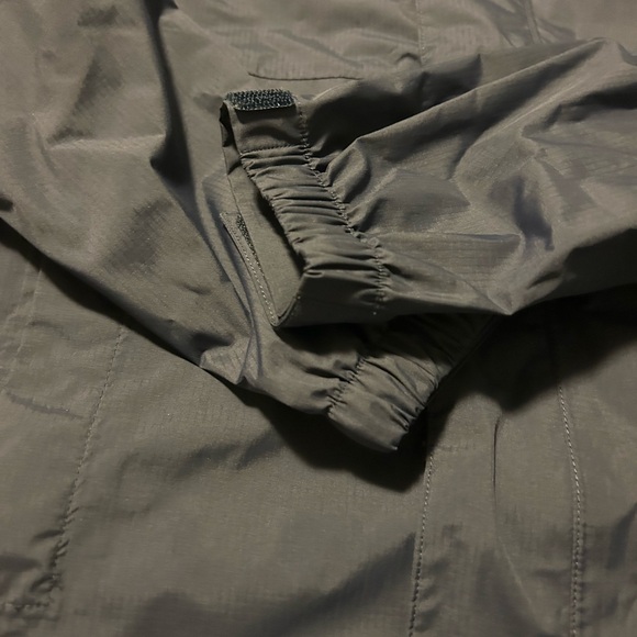 REI Kids M Rain Jacket! Perfect Condition! - Picture 3 of 5